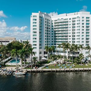Waterview Condo- Spacious 2 Bedroom - Central - Steps To Beach